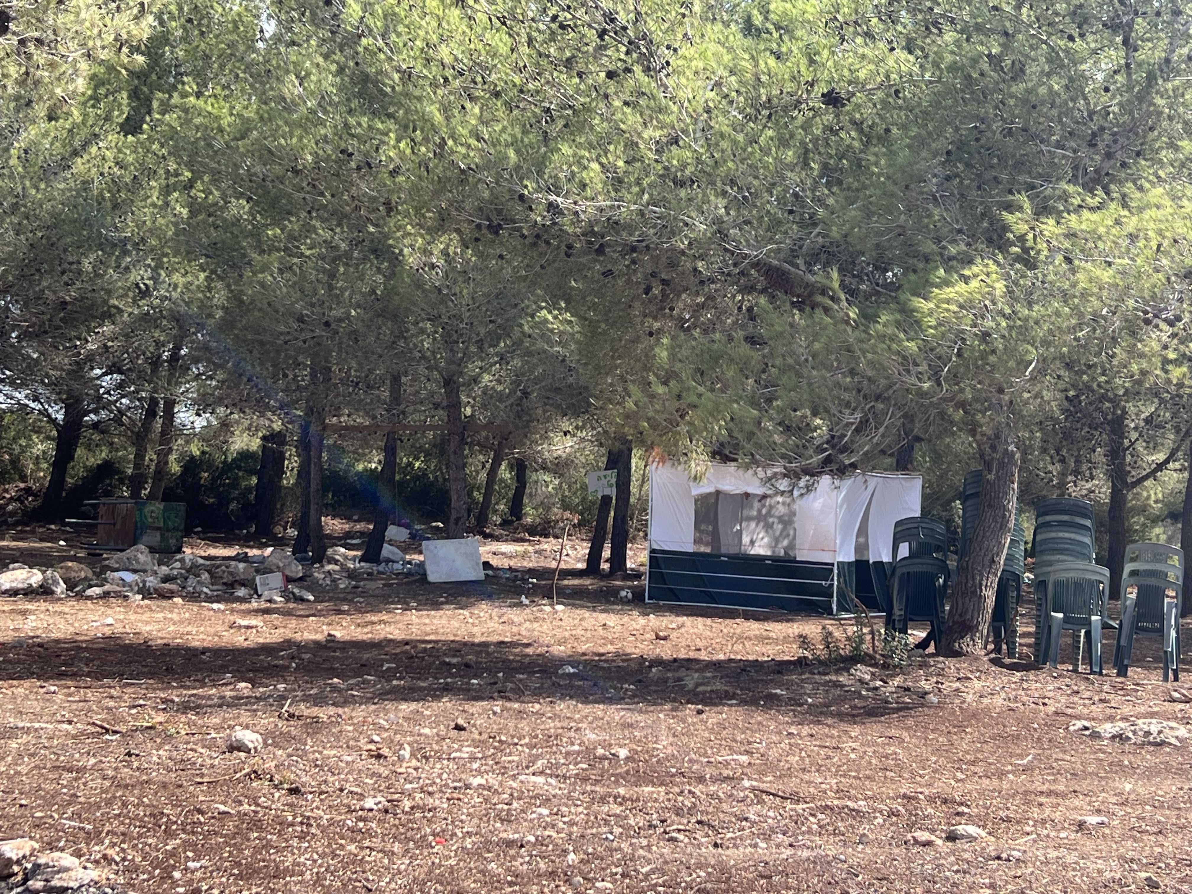 البؤرة الاستيطانية على جبل الروس في مجد الكروم. (النهار)