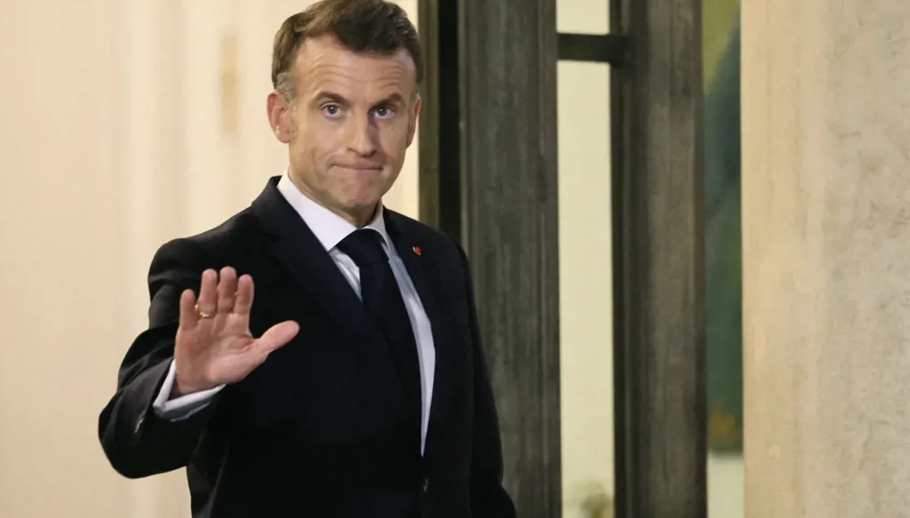 ماكرون تحدث إلى ترامب وبزشكيان: على إيران أن توقف ضرباتها ضد دول المنطقة