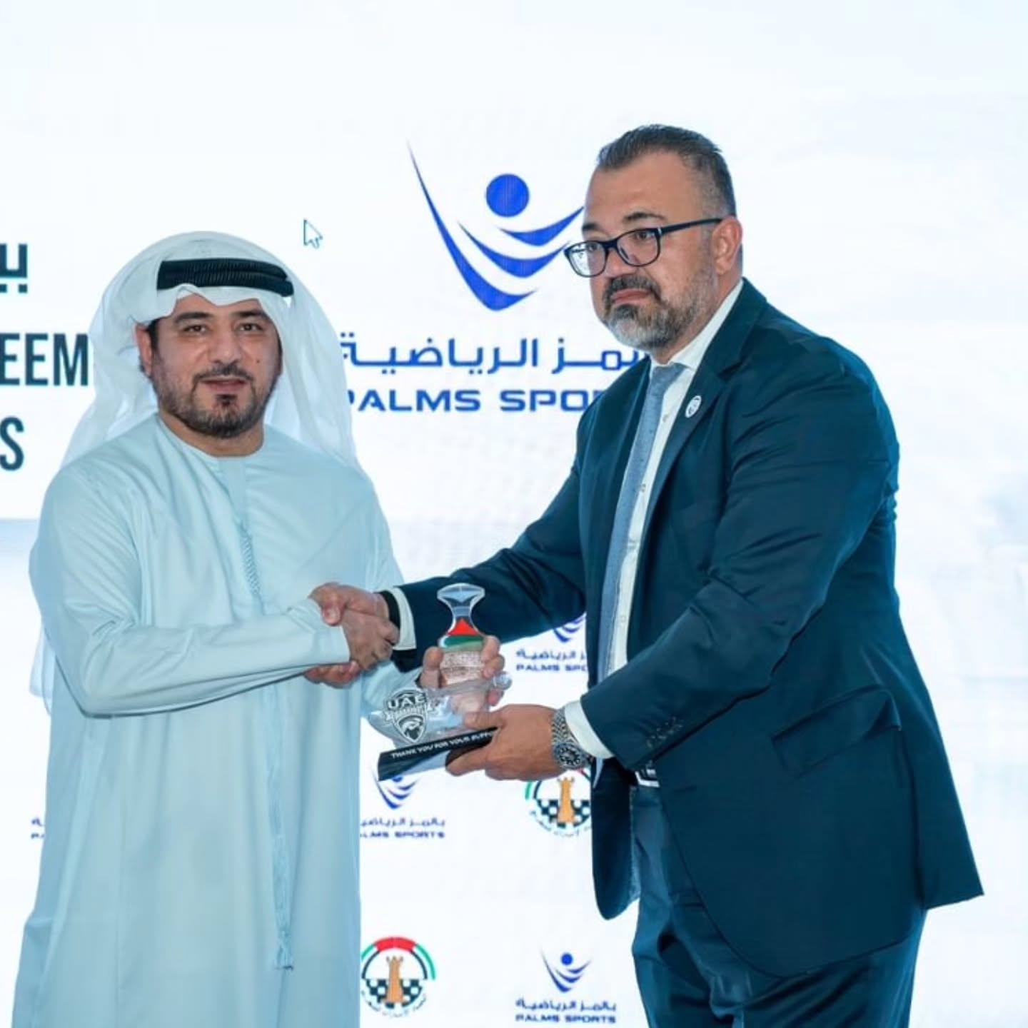 فؤاد درويش مع رئيس الاتحاد الإماراتي.