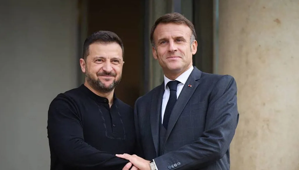 ماكرون: سنواصل مساعدة أوكرانيا وزيادة الضغط على روسيا