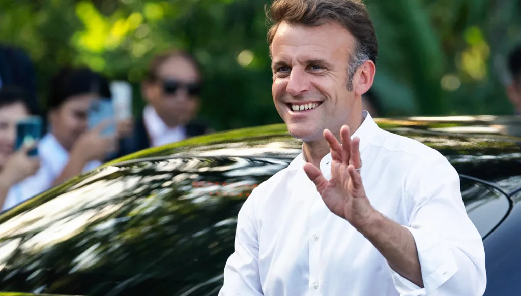 آخر محطّات جولته... ماكرون في سنغافورة