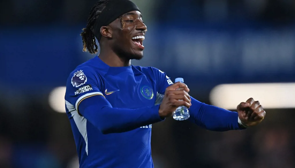 أرسنال يُغضب جماهيره بإعلان ضم جناح تشيلسي