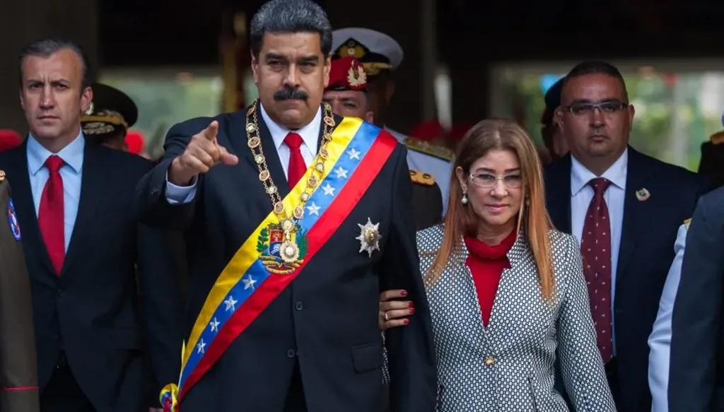 مادورو وزوجته (مواقع).