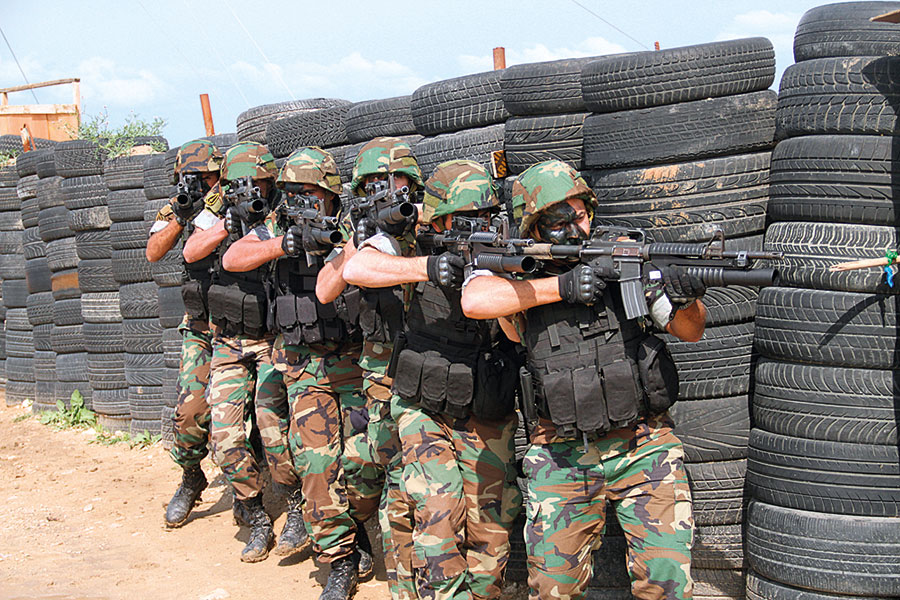 عناصر من الجيش اللبناني يتدربون في حقل رماية (مواقع)