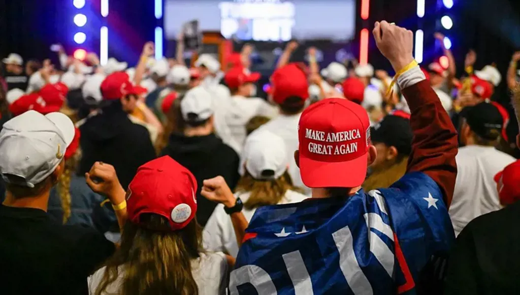 La guerre contre l’Iran a-t-elle affecté le soutien du mouvement MAGA à Trump ?