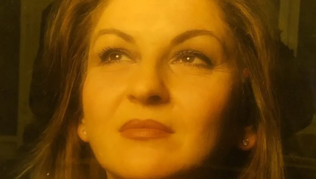 مها بيرقدار الخال أغلقت كتابها ورحلت: "هل يجب أن يموت الإنسان كي نكتشفه؟"