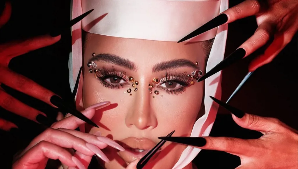 مايا دياب تخطف الأضواء بإطلالة جريئة وغير مألوفة (صور)