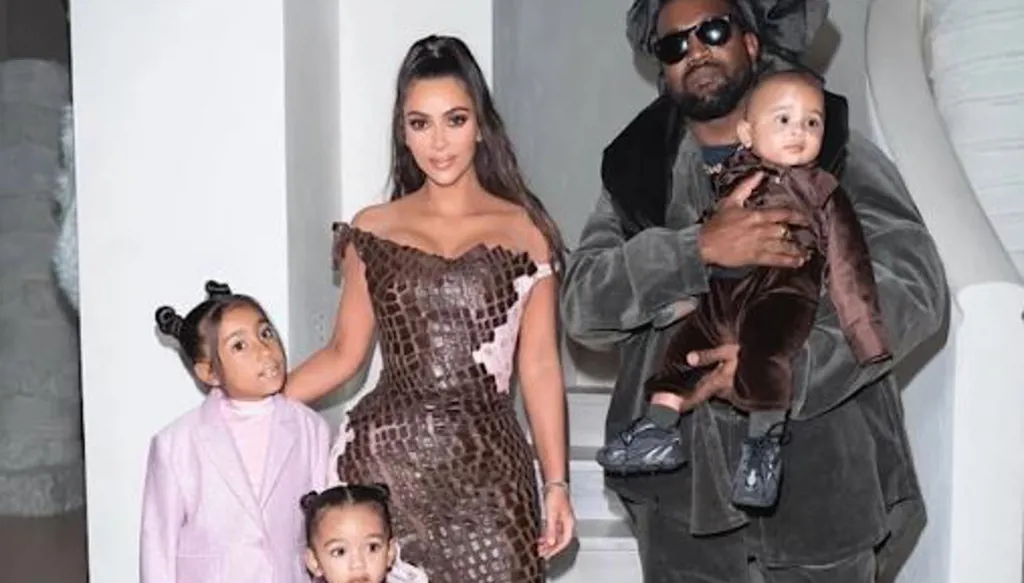 كاني ويست نادم على إنجاب أطفاله من كيم كارداشيان: "كان ذلك خطأي" (صور)