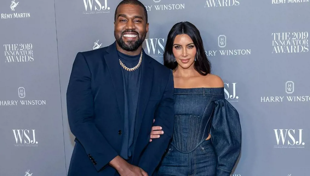 كيم كارداشيان تلتقي كانييه ويست من أجل ابنتهما (صور)