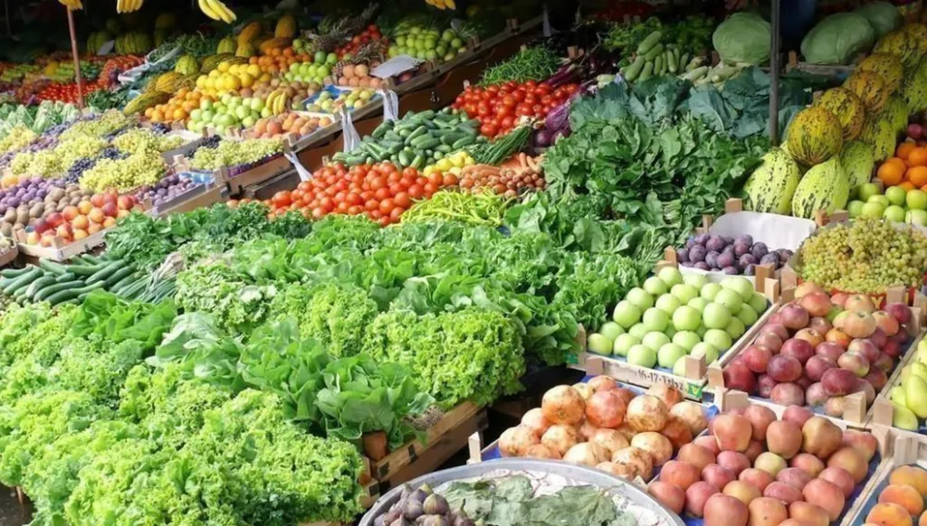 بقيمة أكثر من ملياري ليرة لبنانية... وزارة الزراعة تضبط كميات كبيرة من الفواكه المهرّبة في سوق الخضار في طرابلس