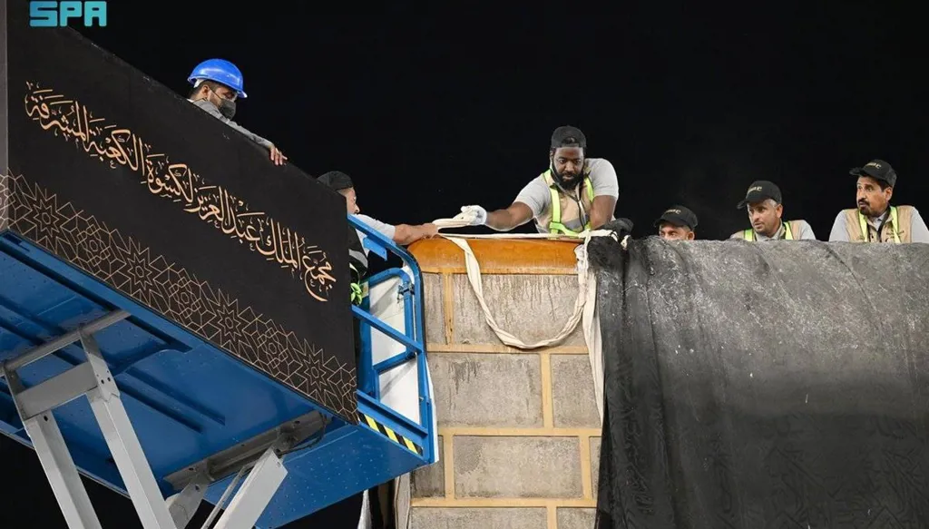 تغيير كسوة الكعبة (واس)