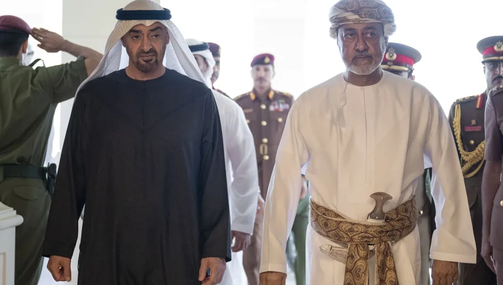 رئيس الإمارات وسلطان عُمان: الاعتداءات الإسرائيلية على قطر تهديد خطير للأمن الإقليمي