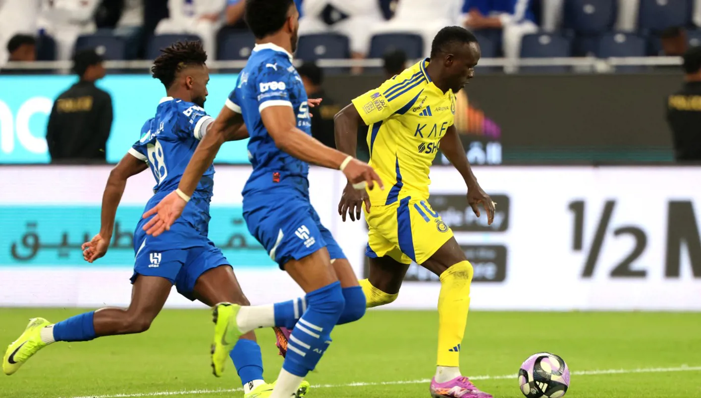 عراك بين مهاجم النصر ومدافع الهلال بعد ديربي الرياض (فيديو)