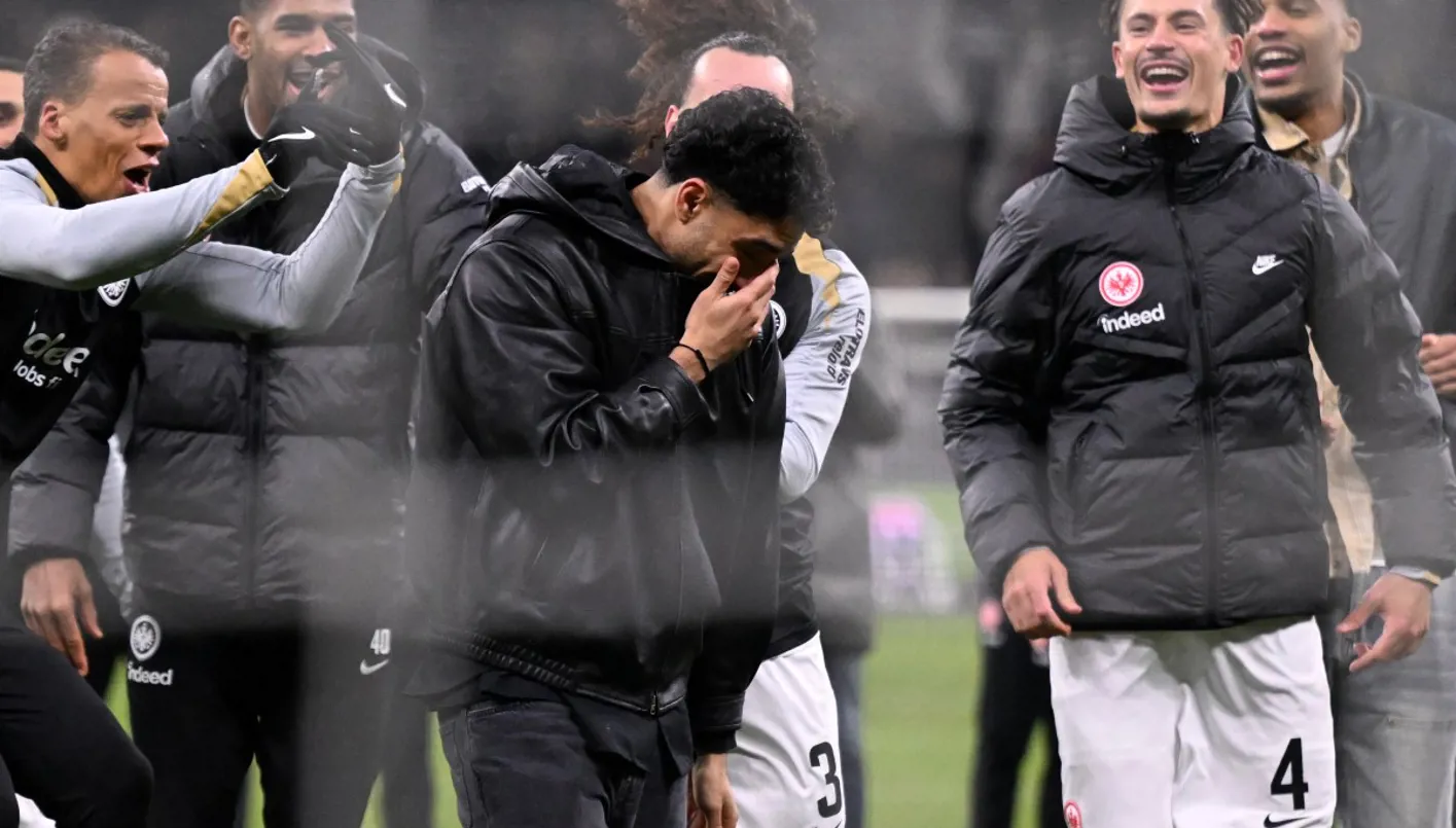 وداع مهيب لعمر مرموش في آينتراخت فرانكفورت (فيديو)