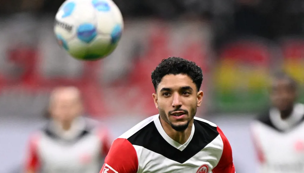 تطور جديد في مفاوضات ليفربول لضم مرموش