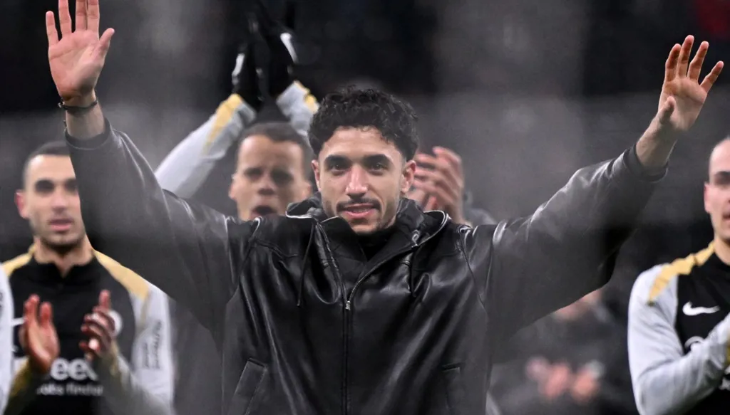 آينتراخت فرانكفورت يعمق جراح بوروسيا دورتموند
