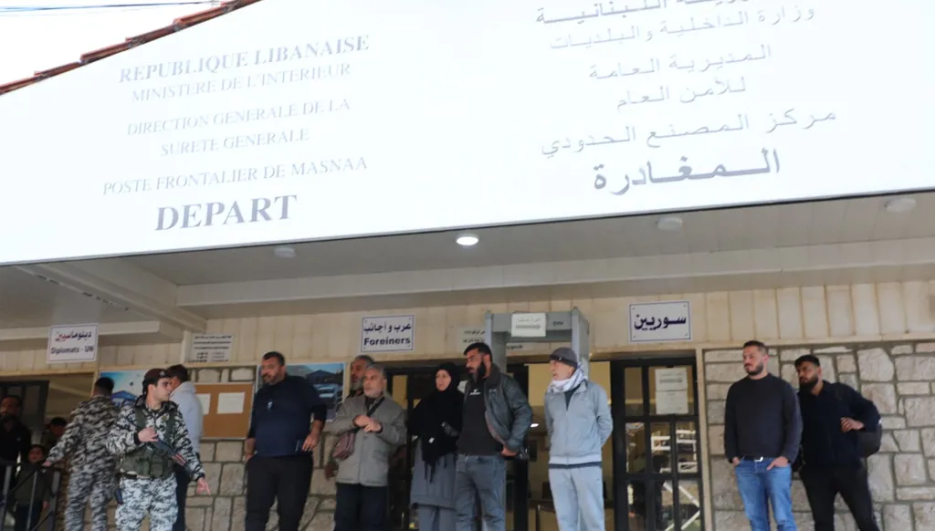 بعدما هدّدت إسرائيل باستهدافه... إعادة فتح معبر المصنع الحدودي