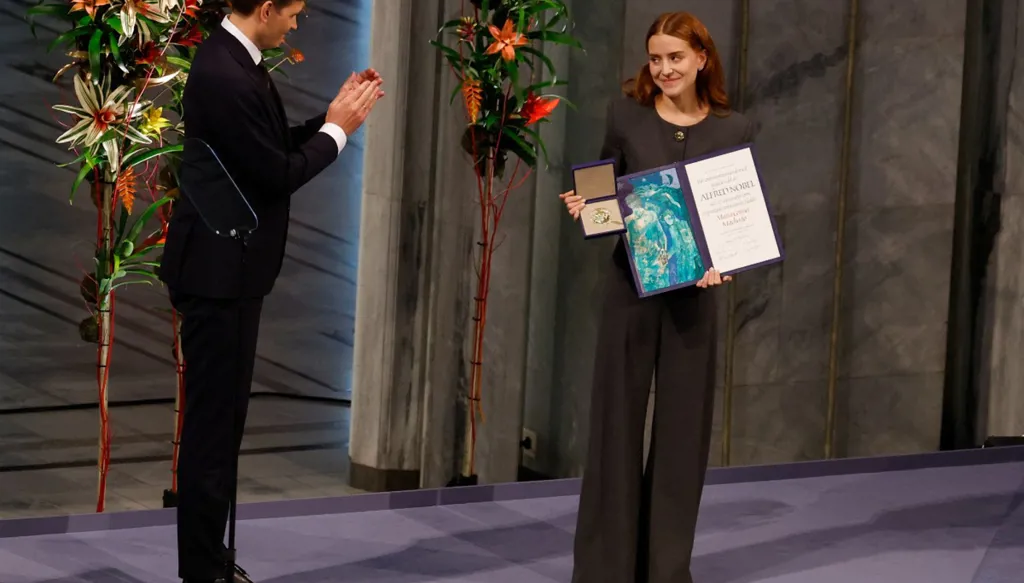 دعوة لتنحّي مادورو... تسليم جائزة نوبل للسلام إلى ماتشادو