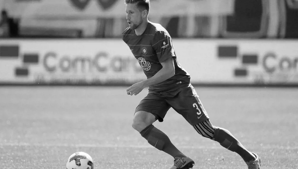 حادث مأساوي يودي بحياة اللاعب الألماني سيباستيان هيرتنر عن 34 عاماً