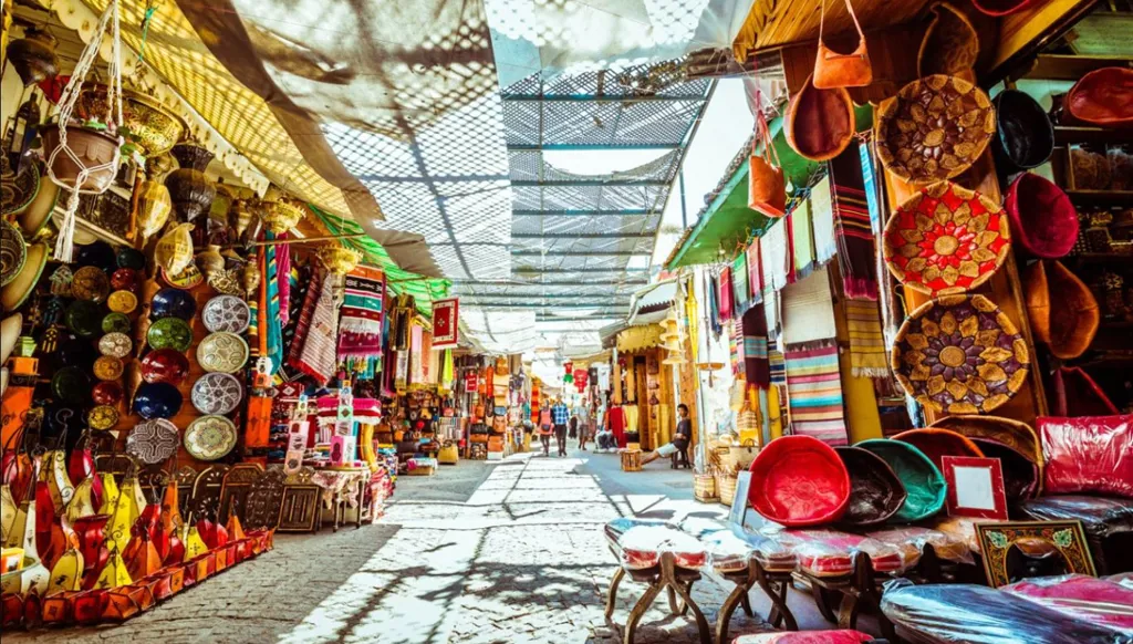 المغرب: نمو استثنائي وتخطيط لاستقطاب 26 مليون سائح بحلول 2026