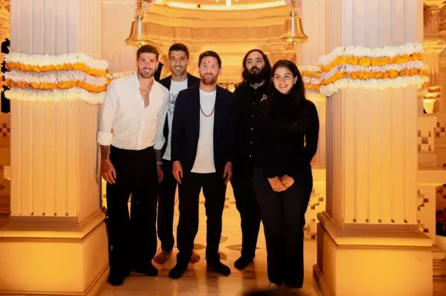 ميسي في المعبد.