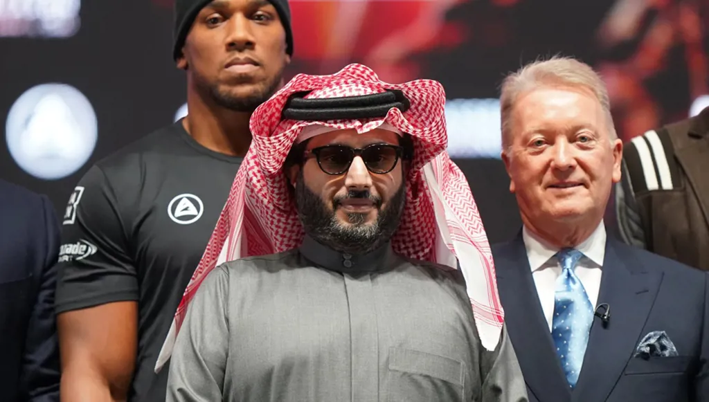 تحرك جديد لتركي آل الشيخ نحو ملكية نادٍ إنكليزي عريق