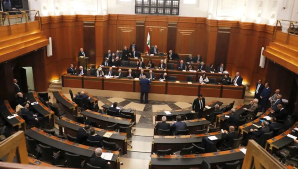ينتقل قانون إصلاح المصارف إلى الهيئة العامة لمجلس النواب