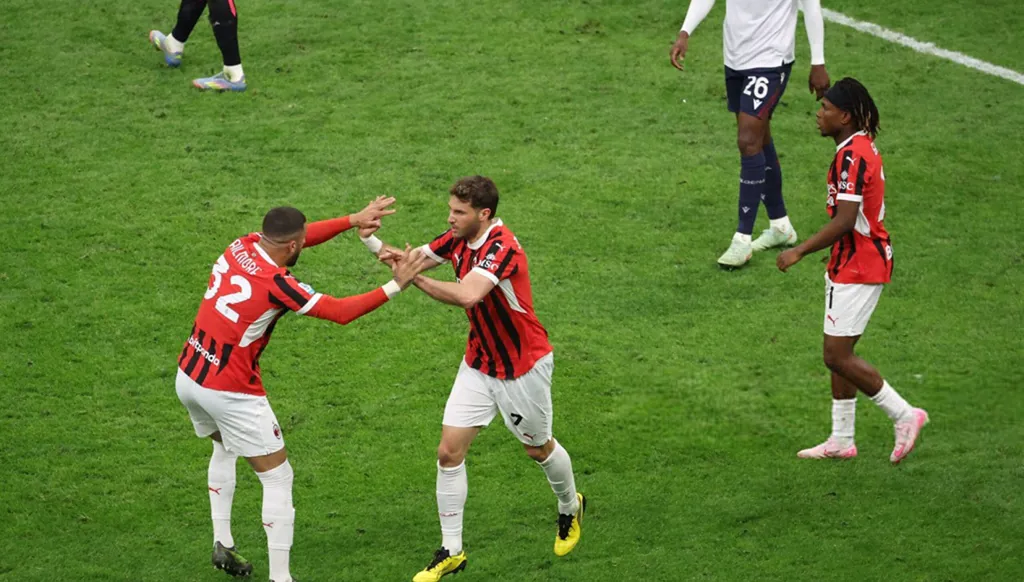 ميلان يفوز على بولونيا بالدوري استعداداً للقائهما بالكأس