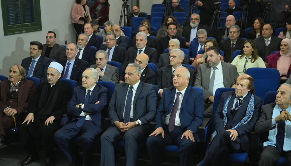 قطار الحكومة انطلق... تسلّم وتسليم في الوزارات اللبنانية (صور وفيديو)