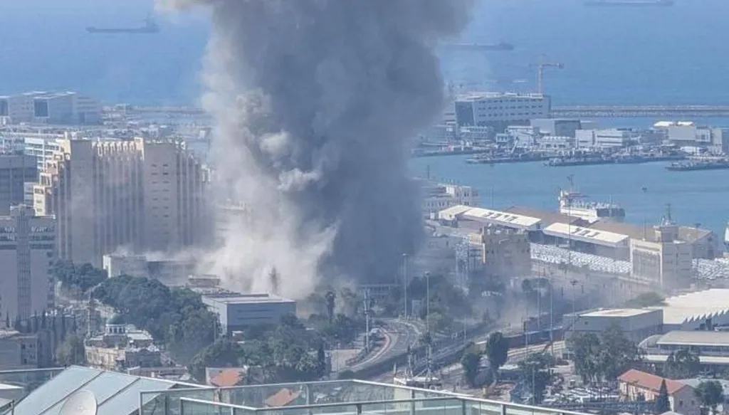 رشقة صاروخية إيرانية على إسرائيل... إصابات مباشرة وأضرار كبيرة (فيديو)