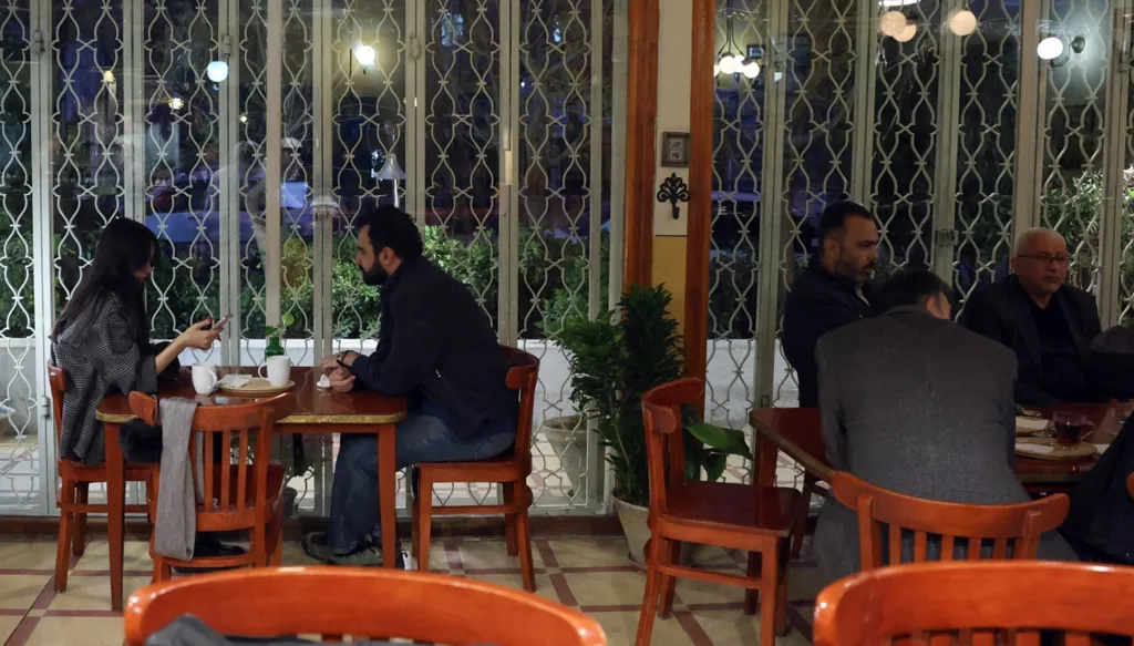 إيرانيون في طهران (أ ف ب).