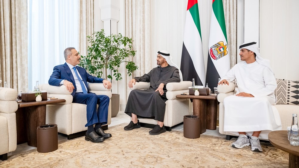 جانب من لقاء الشيخ محمد بن زايد وهاكان فيدان (وكالات)‏