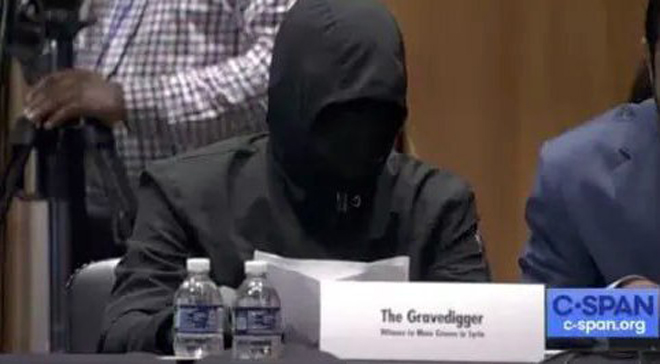 محمد نايفة خلال إدلائه بشهادته أمام الكونغرس  (سانا)