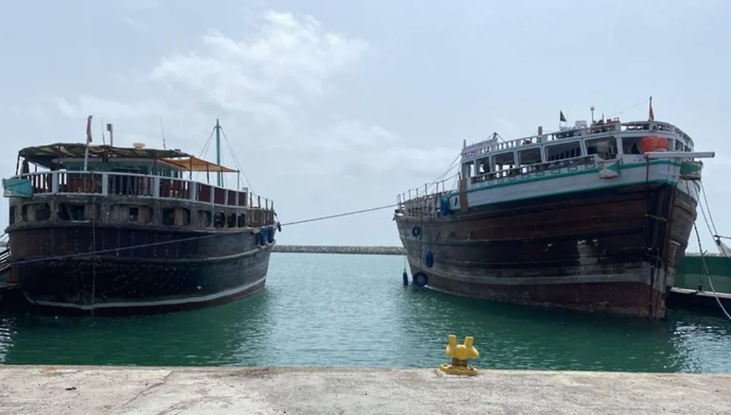 خط الشحن بين شناص وبندر عباس ينعش حركة التجارة العُمانية – الإيرانية