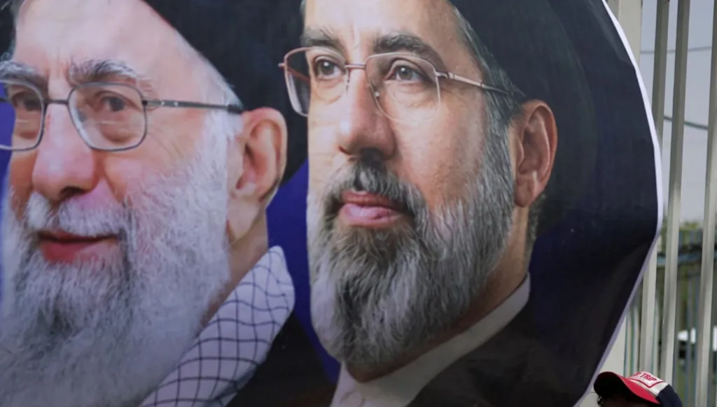 استعداداً لمواجهة طويلة مع واشنطن... خامنئي يعزّز صفوفه بـ"الحرس القديم"