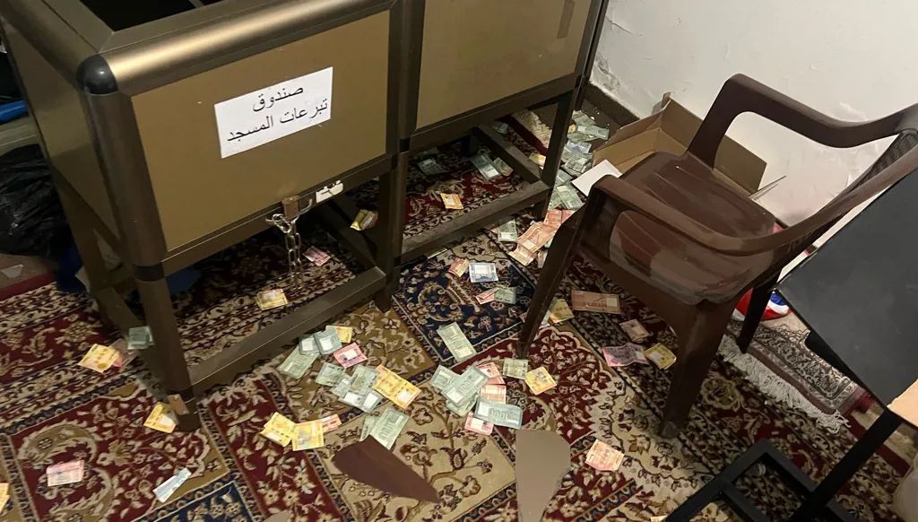 سرقة جامع في بيروت... مشاهد توثّق العملية (صور وفيديو)