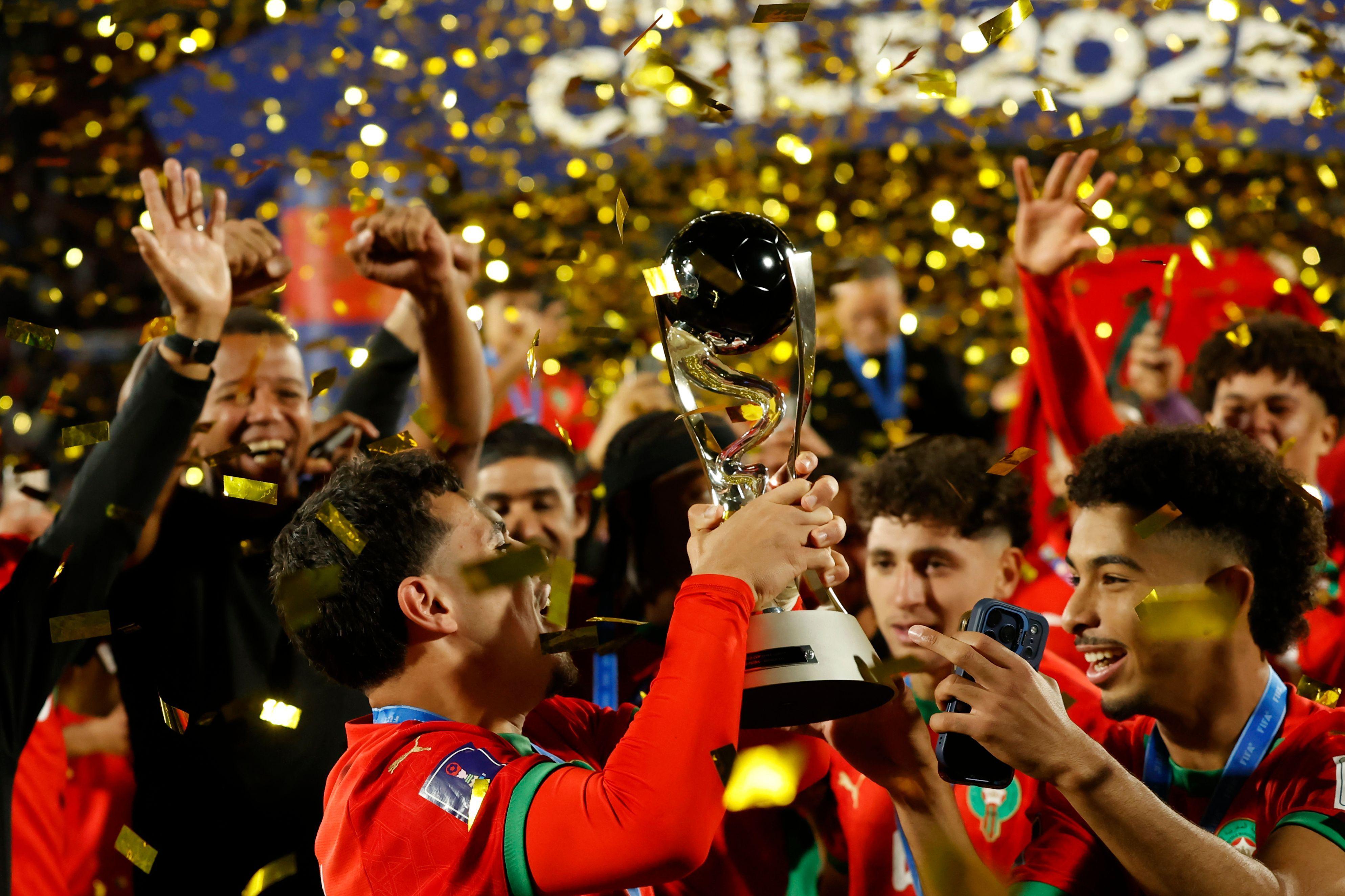 احتفالات شباب المغرب بكأس العالم. (وكالات)