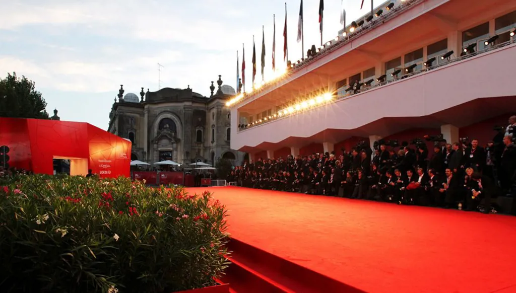 مهرجان 2026 Venice Film Festival: الوثائقيات تتقدم الى الواجهة… والنساء يتراجعن خلف الكاميرا