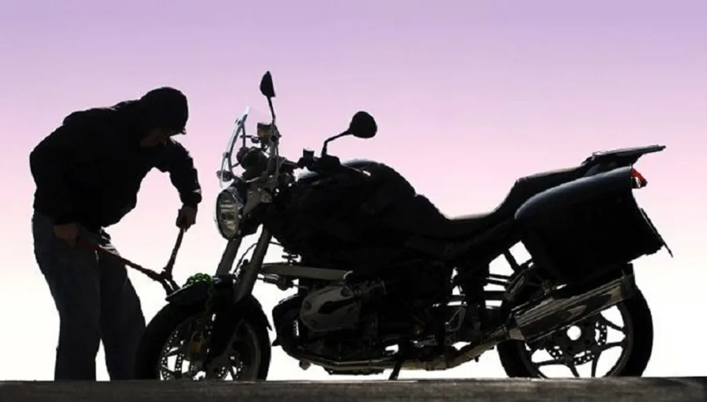 زعيم عصابة يسرق الدرّاجات ليموّل إدمانه