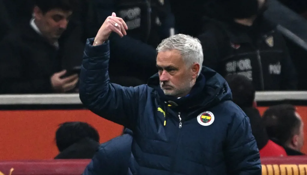 مورينيو على رادار أحد الأندية الصاعدة إلى الدوري الإنكليزي