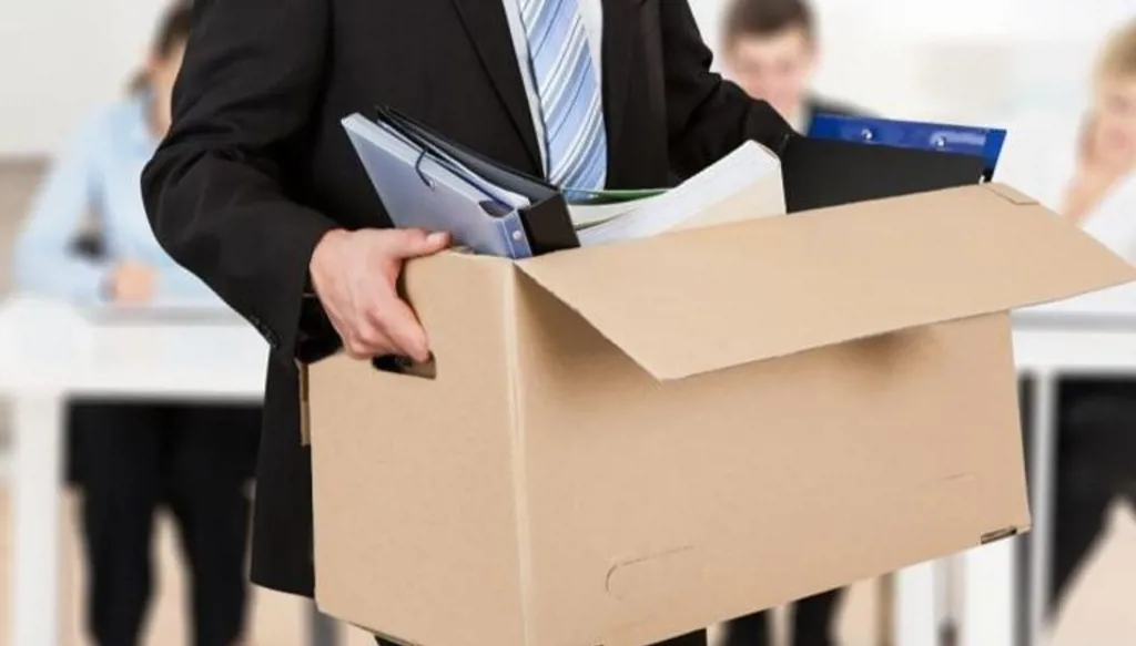 فُصل من عمله في الصين... والسبب فترات استراحة طويلة في الحمام!