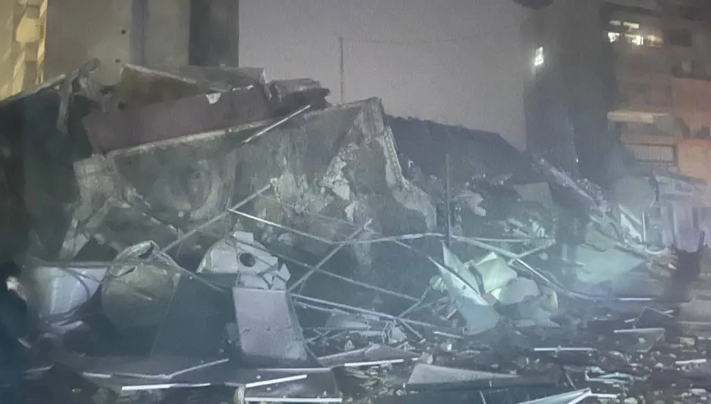 غارة تستهدف الضاحية الجنوبية لبيروت... و"حزب الله" يعلن استدراج قوة إسرائيلية إلى كمين