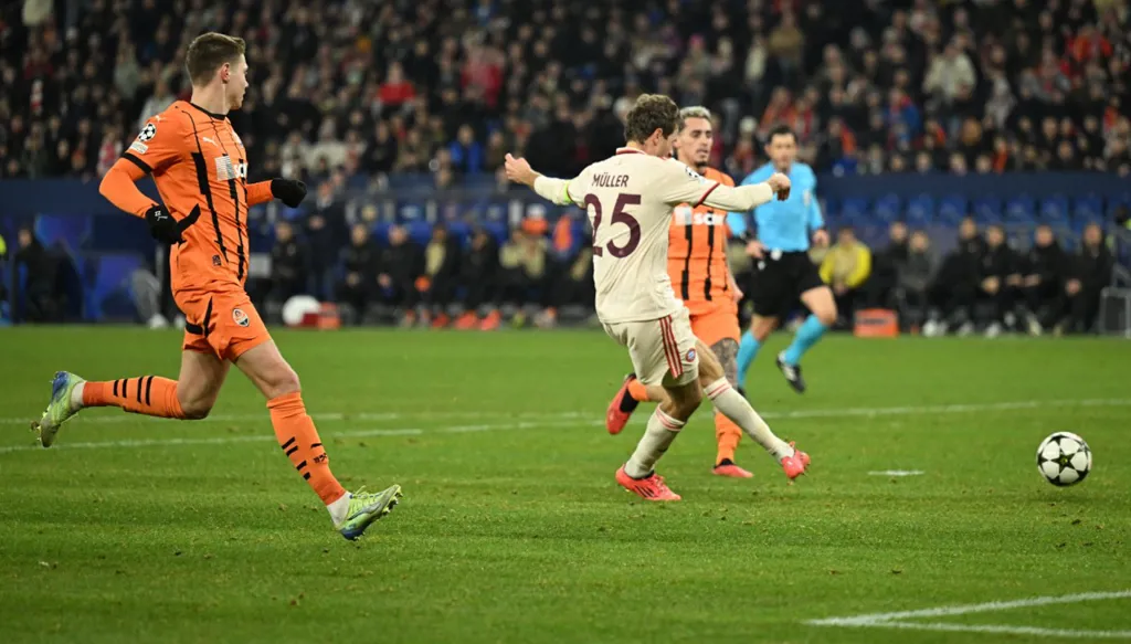 مولر يهدد إنجاز ميسي التاريخي في دوري أبطال أوروبا