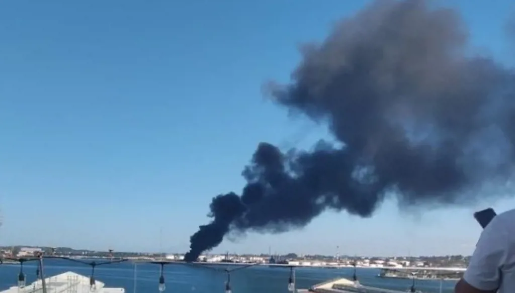 حريق بمصفاة النفط في العاصمة الكوبية هافانا (فيديو وصور)