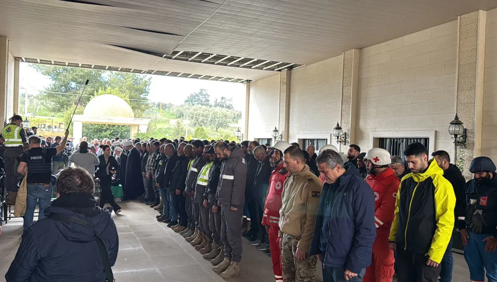 "الصحة" تنعى مسعفَي "إسعاف النبطية"... والمدينة تودّعهما (فيديو)