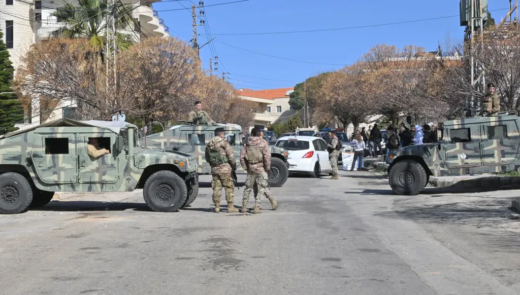 الجيش اللبناني يعلن توقيف مطلوب في حورتعلا - بعلبك وضبط أسلحة وذخائر