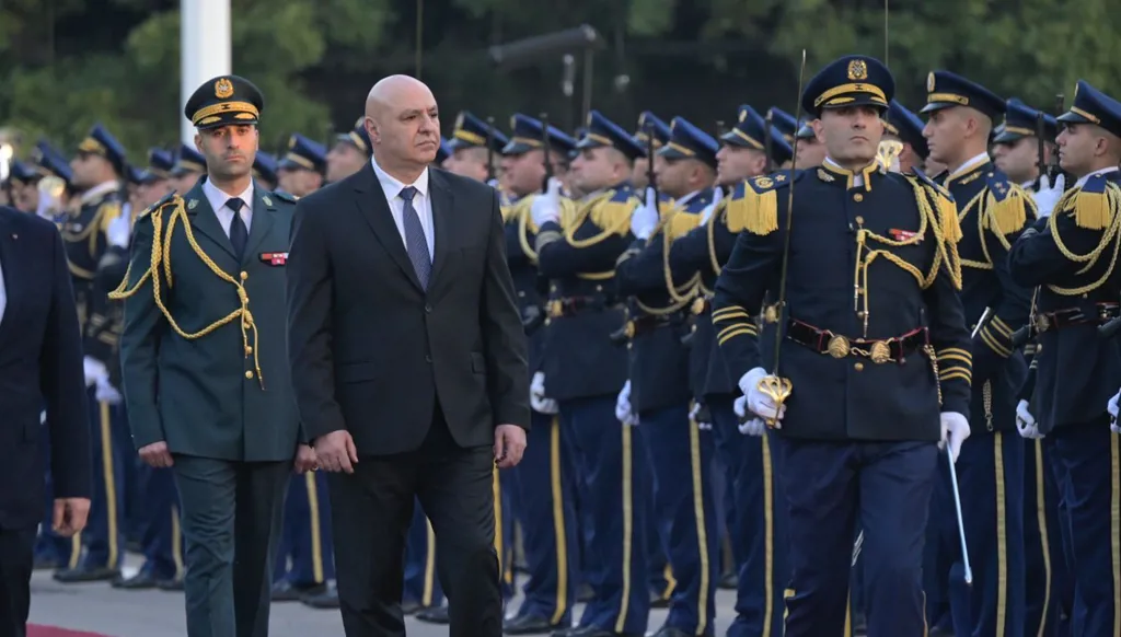 الرئيس جوزف عون... مع أفول الهلال الإيراني!