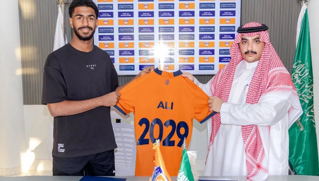 الفيحاء السعودي يضم المدافع الشاب النخلي