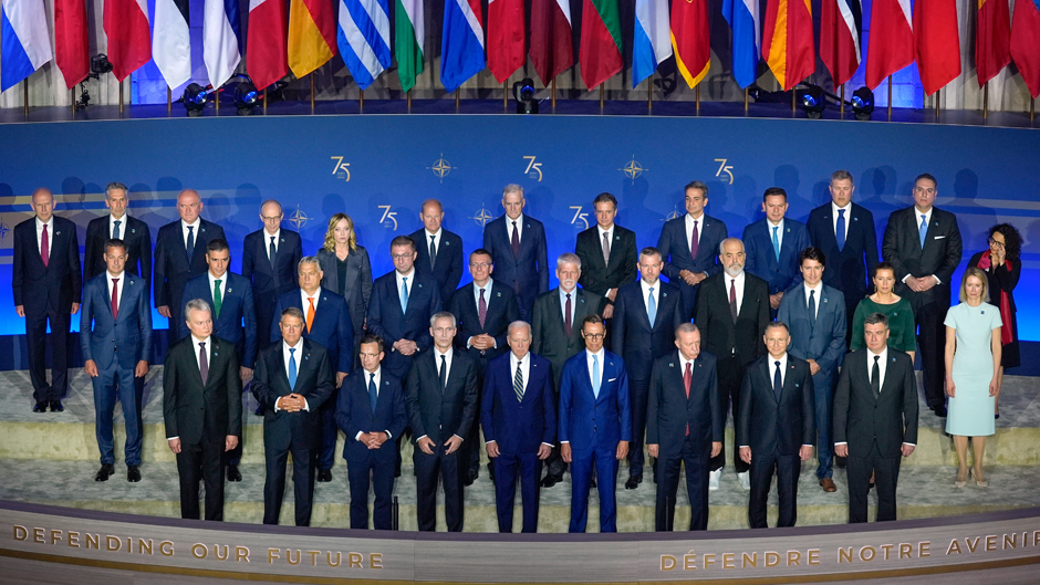 ممثلون عن الدول الأعضاء في الناتو (وكالات).