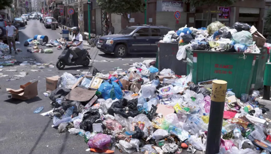 تكدّس النفايات في بيروت  بين مستحقات "رامكو" وميزان العمل!